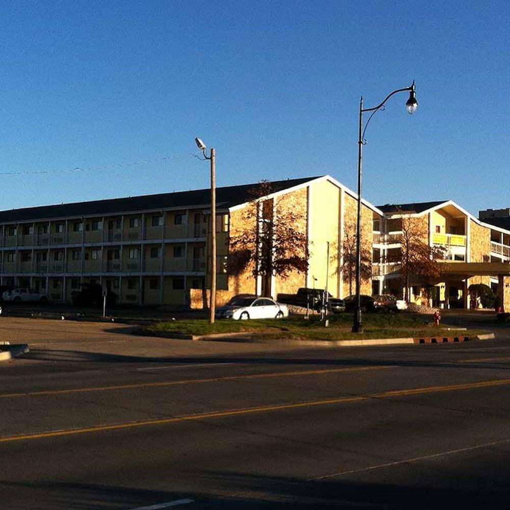 Inn Oaktree And