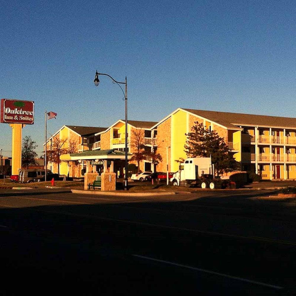 Oaktree And Inn 2*
