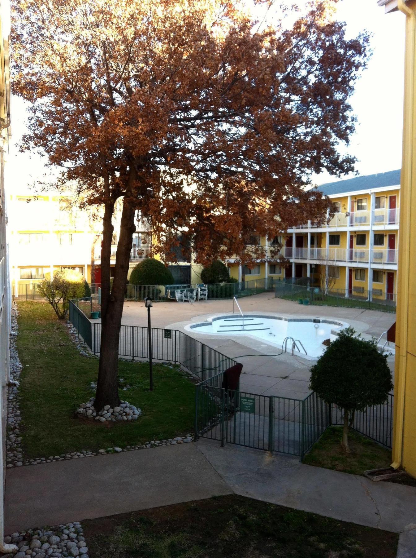 Oaktree And Inn 2*