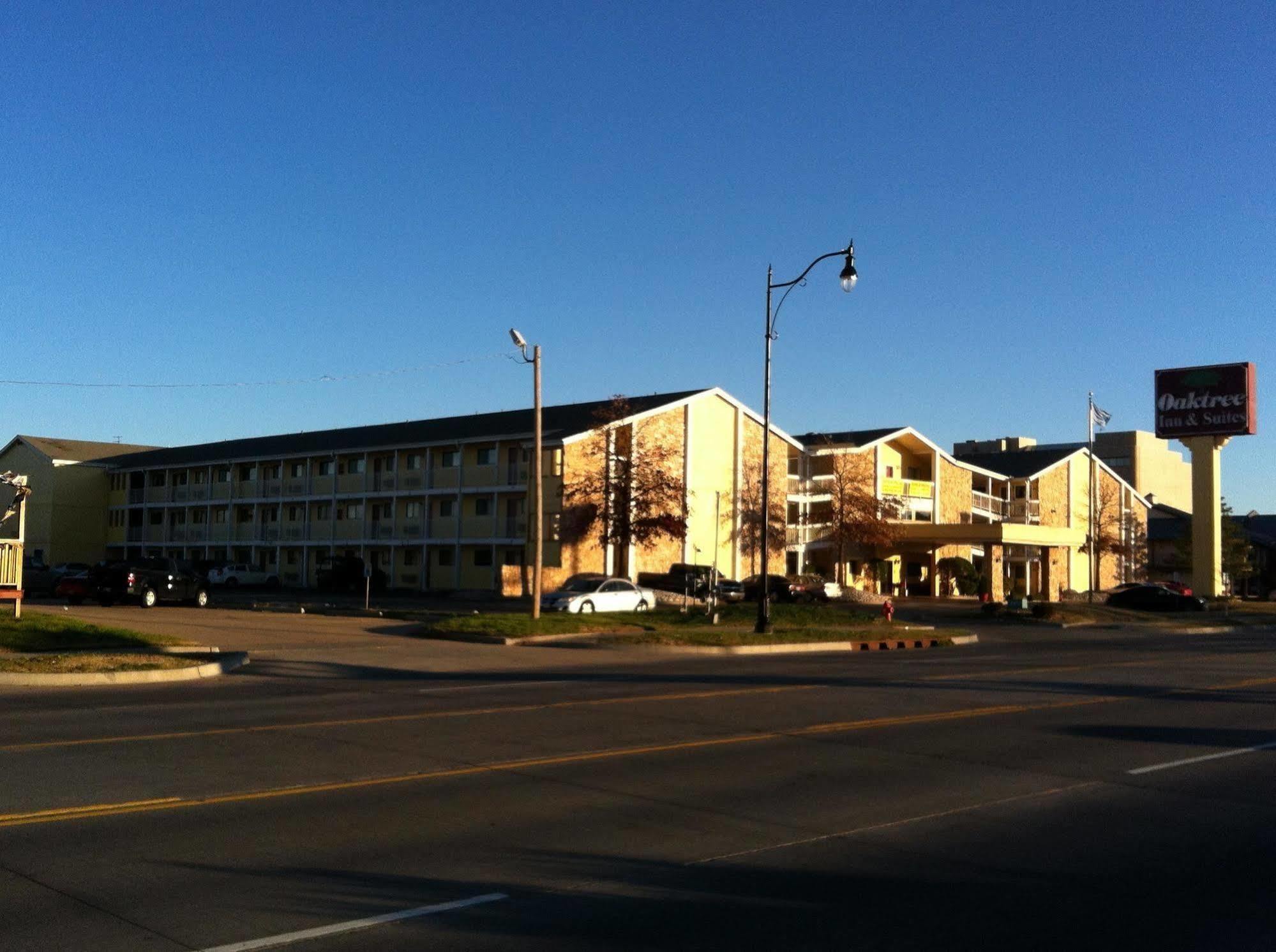 Oaktree And Inn 2*